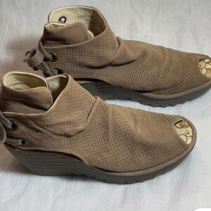 Fly London Women’s Wedge Sandals Peep Toe Tan Suede Sz 40